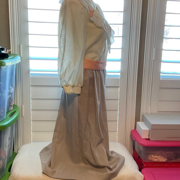 Floral Embroidered Midi Dress - Picture 4 of 10